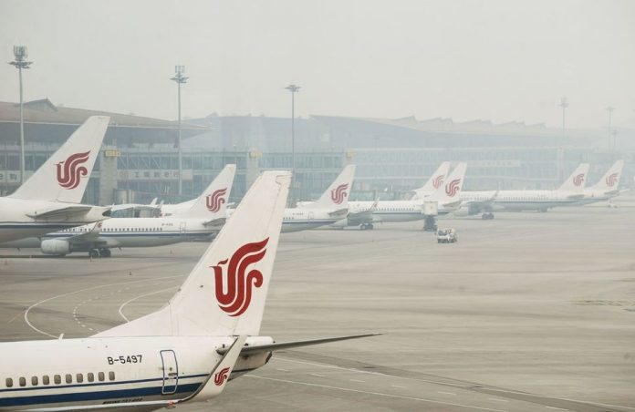 Chine: des centaines de vols annulés pour faire face à des flambées sporadiques de Covid