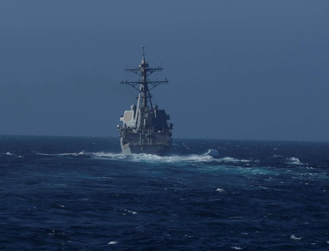 Deux navires de guerre russe et américain frôlent l'incident en mer du Japon