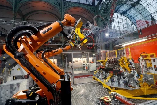 France: Macron annonce un plan de 800 millions d'euros pour la robotique