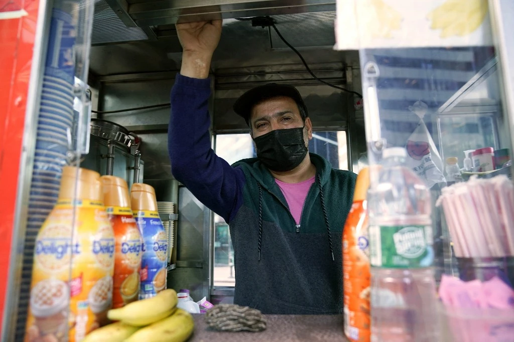 A New York, la reprise se fait attendre pour Abdul Rahman et son café ambulant