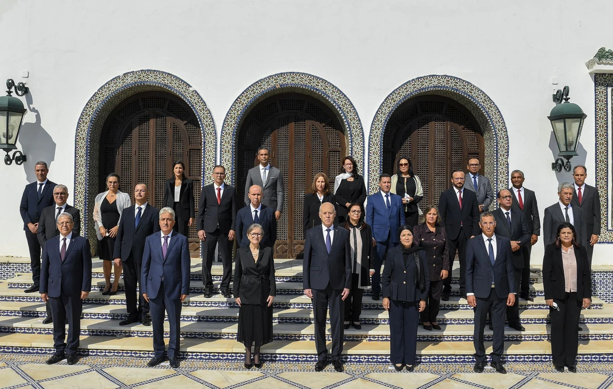 Loin des calculs politiques