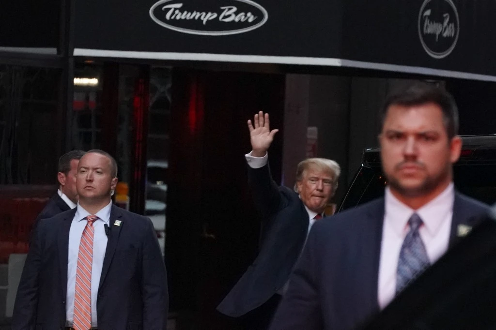 Trump temoigne à New York dans une procédure en justice contre ses gardes du corps