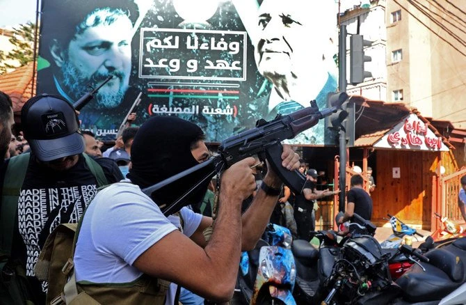 Les députés libanais se cachent par peur des assassins du Hezbollah