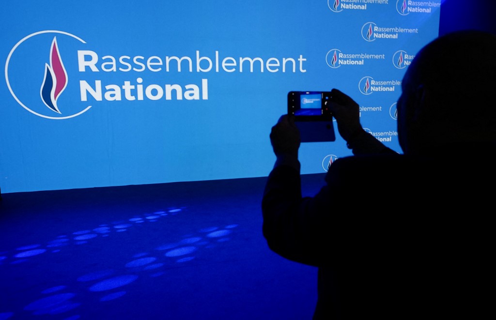 Présidentielle française: semaine cruciale pour la droite