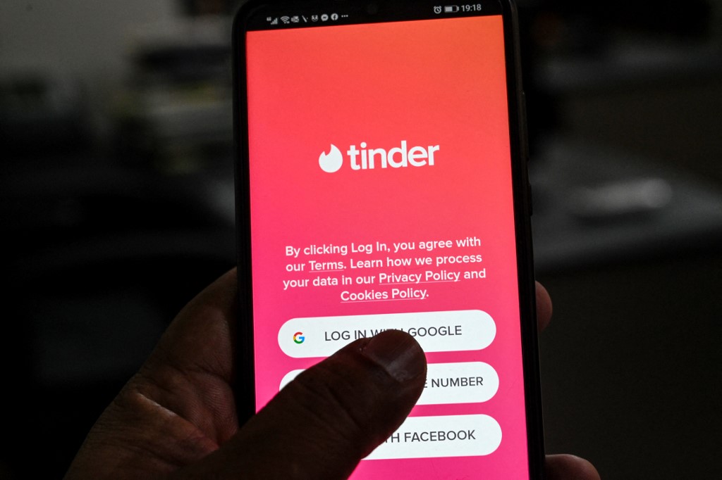 Tinder s'offre une cure de jouvence avec une nouvelle série vidéo