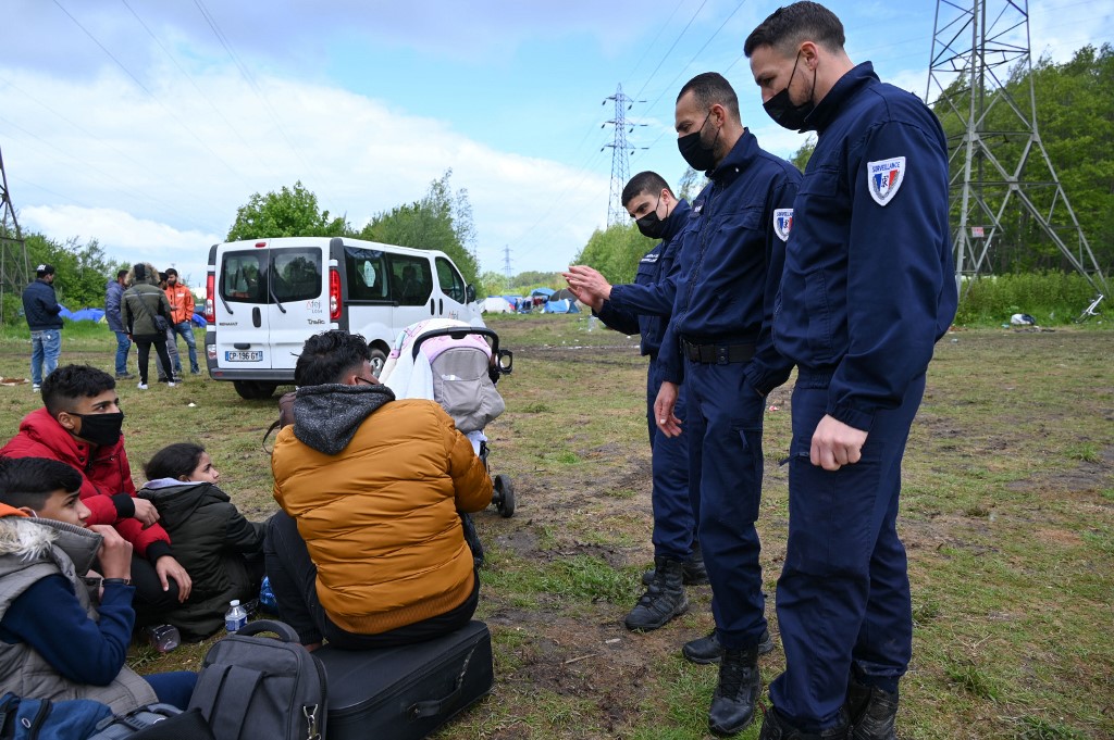Migrants: un important campement évacué en France