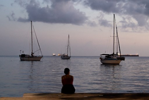 Martinique: blocage du port, de la raffinerie et de zones commerciales