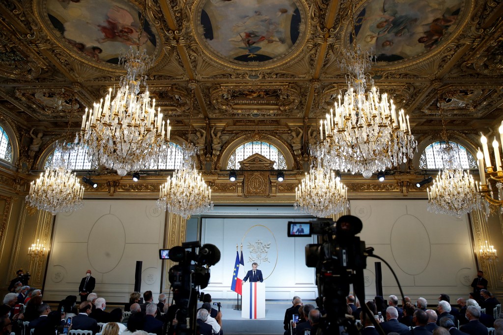 En France, une loi du « pardon » aux harkis algériens