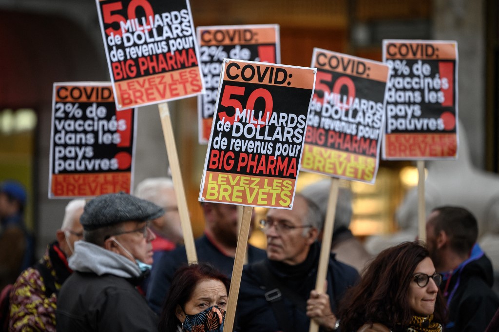 Plusieurs milliers de personnes contre les mesures anti-Covid à Genève