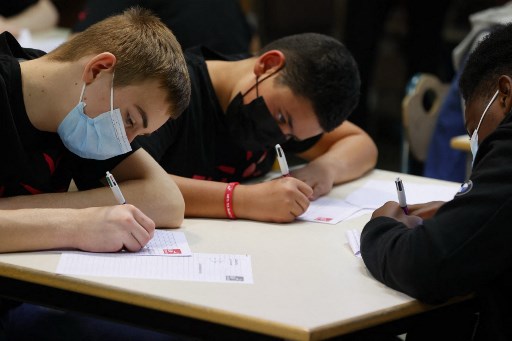 Le port du masque à l'école primaire à nouveau obligatoire en France