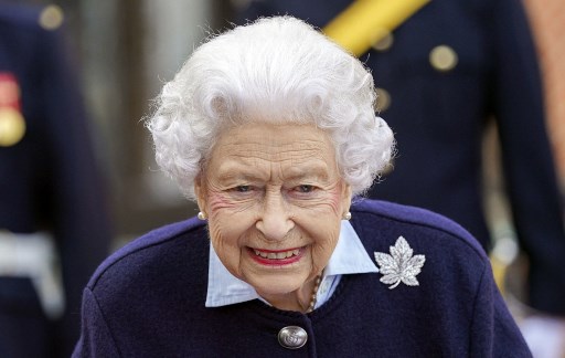 Elizabeth II aperçue au volant d'une voiture, des images rassurant sur son état de santé