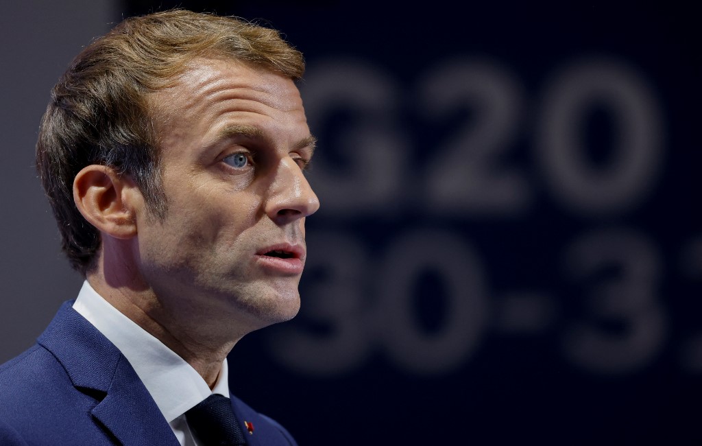 Emmanuel Macron présentera mardi le "revenu d'engagement" pour les jeunes de 16-25 ans qu'il avait promis en juillet (AFP)