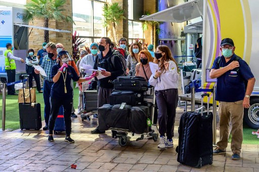 Pleine d'espoir, la Thaïlande accueille ses premiers touristes sans quarantaine