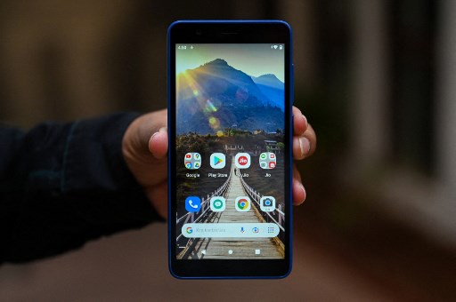 Inde: Google lance un smartphone à bas prix, avec l'homme le plus riche d'Asie