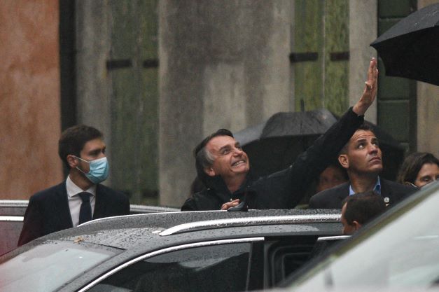 Italie: un hommage à Bolsonaro perturbé par des manifestations