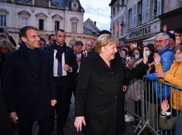 Les adieux émus de Merkel à la France après seize ans au pouvoir