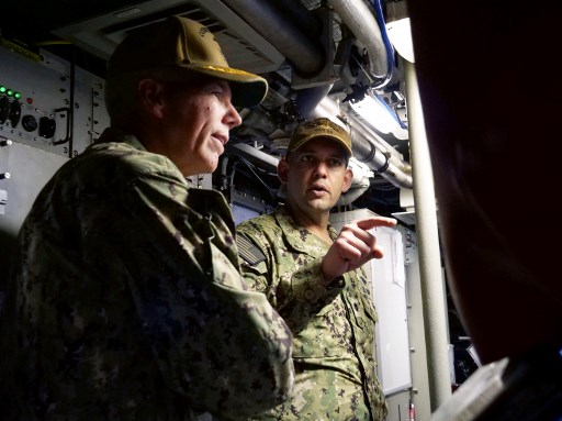 L'US Navy relève de ses fonctions le commandement du sous-marin endommagé en mer de Chine