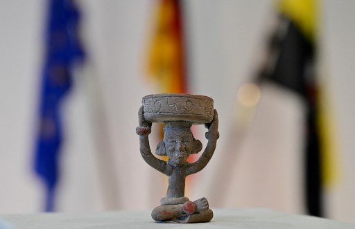 L'Allemagne restitue des artéfacts mayas découverts dans une cave