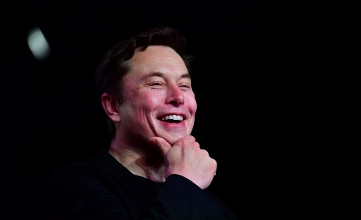 Elon Musk demande sur Twitter s'il doit vendre 10% de ses parts dans Tesla