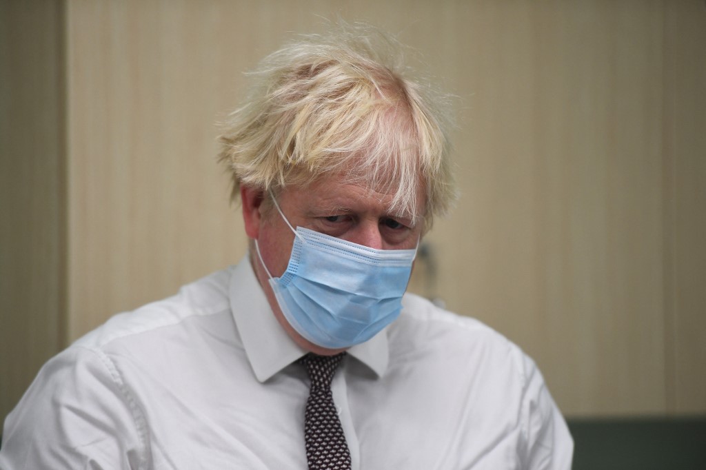 Accusations de favoritisme: la pression monte sur Boris Johnson