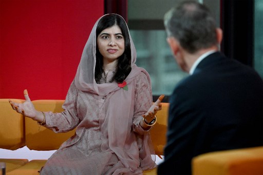 Afghanistan: Malala craint que l'interdiction de scolarisation des filles ne soit «pas temporaire»
