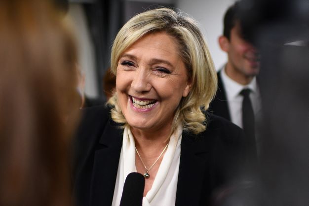 Présidentielle française: Le Pen en campagne défensive face à Zemmour