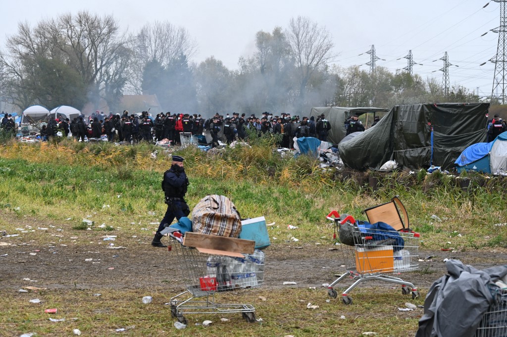 En Ile-de-France, les campements ont disparu, pas les migrants