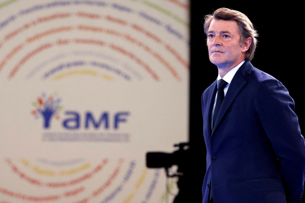 Les maires élisent leur président avant d'être reçus par Macron à l'Elysée