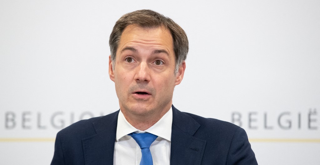 Le Premier ministre belge Alexander de Croo prononce un discours lors d'une conférence de presse à l'issue d'une réunion avec les chefs des exécutifs des entités fédérées (régions, communautés), pour discuter des mesures de lutte contre la pandémie de Covid-19, à Bruxelles , le 17 novembre 2021 (AFP).