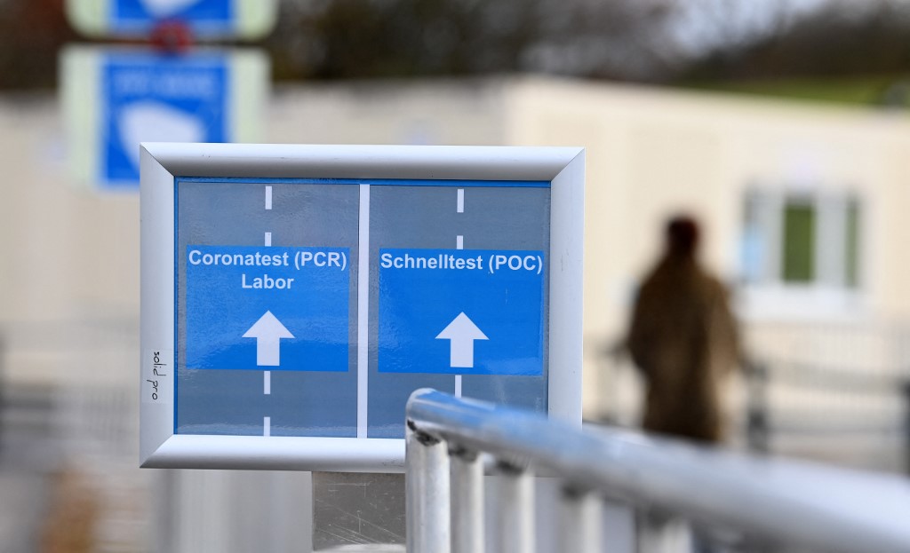 Le nombre de nouvelles infections a bondi de 65 371 en 24 heures, selon les données de l'institut de veille sanitaire Robert Koch (RKI), du jamais vu depuis le début de la pandémie (AFP)