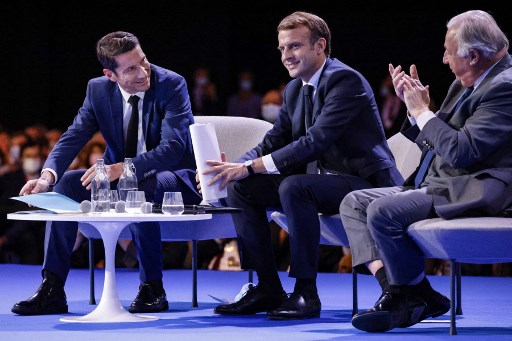 Plus de 600 maires lancent un appel pour la réélection d'Emmanuel Macron
