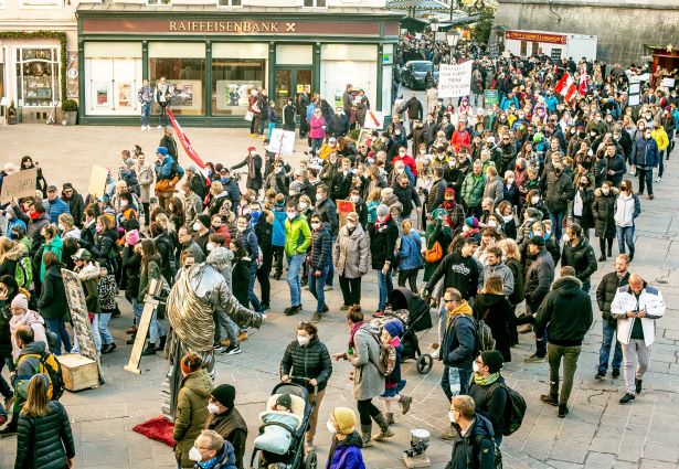 Covid: l'Autriche se confine, la colère gronde en Europe
