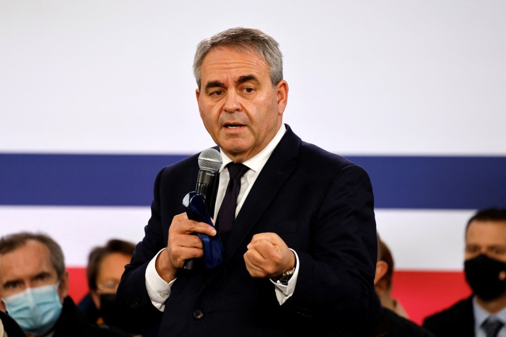 Bertrand dénonce les «chèques sans provision» de Macron et demande un audit