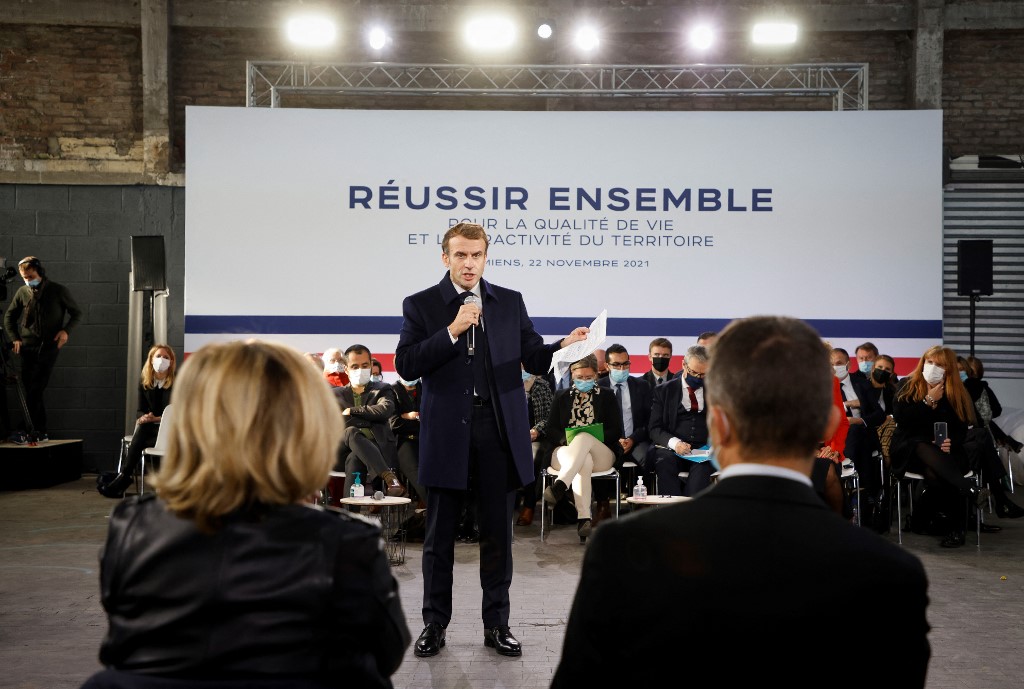 A Amiens, Macron vante ses résultats, Bertrand l'accuse d'être «hors sol»