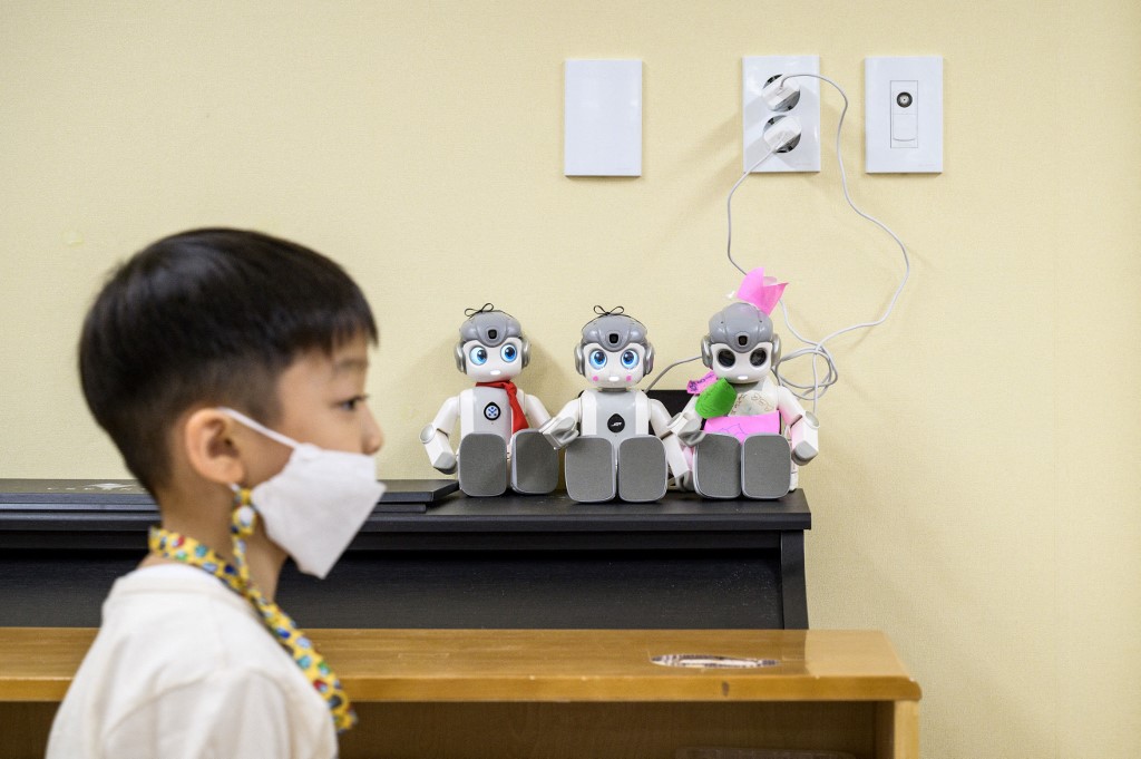 Les robots sont actuellement testés dans 300 écoles maternelles - accueillant généralement des enfants âgés de trois à six ans - de la capitale du pays. (AFP/Photo)