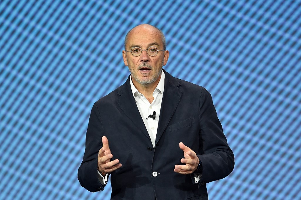 Sur cette photo d'archive prise le 28 juin 2021, le directeur général et président du réseau mondial de téléphonie mobile Orange Stéphane Richard prononce un discours lors du salon Mobile World Congress (MWC) à Barcelone. (AFP)