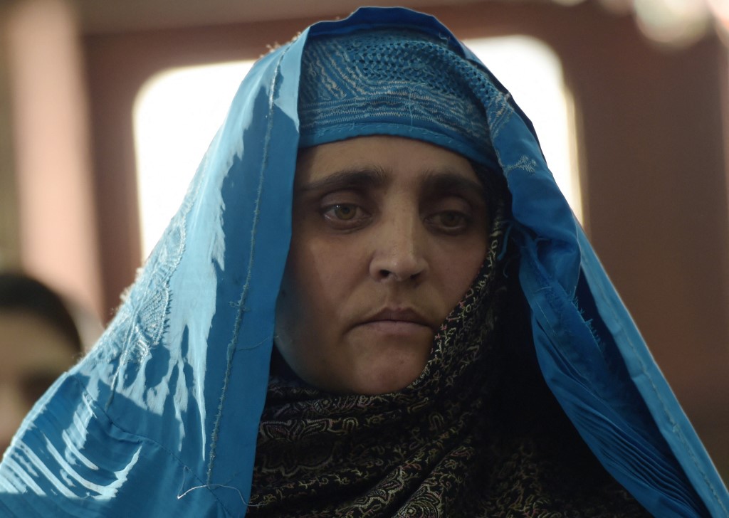 La célèbre «Afghane aux yeux verts» du National Geographic réfugiée en Italie