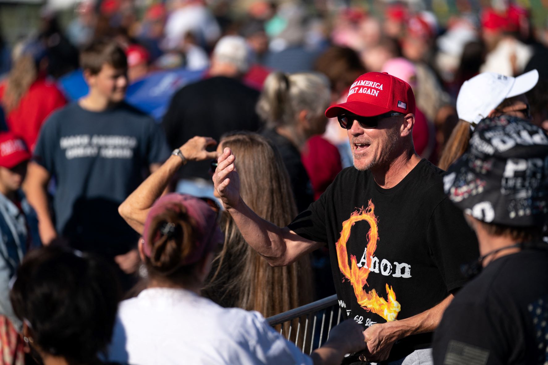 Des adeptes de QAnon attendaient à Dallas... le retour du fils décédé de JFK