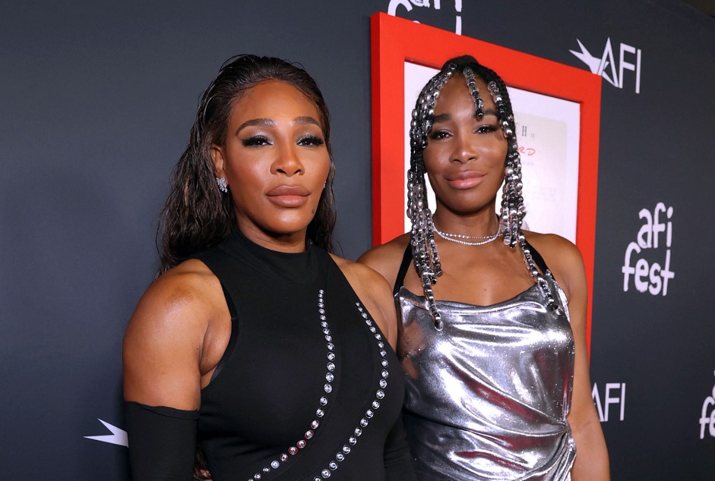 "La Méthode Williams" suit l'incroyable ascension des championnes Serena et Venus Williams, depuis les courts de tennis d'une banlieue défavorisée de Los Angeles jusqu'aux victoires dans les plus grands tournois mondiaux (AFP)