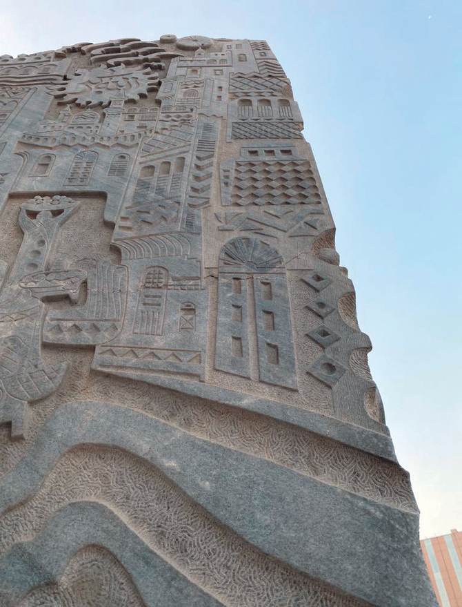 Une énorme sculpture découverte sous les gravats à Djeddah