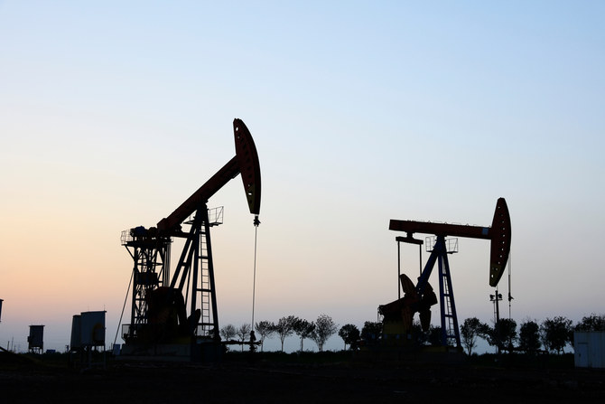 Les inquiétudes sur la Covid-19 en Europe font tomber les cours du pétrole en dessous de 80 dollars