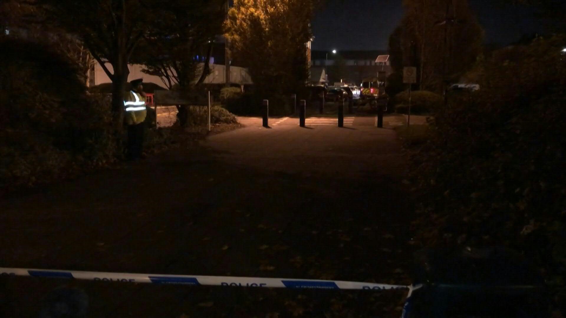Royaume-Uni: l'antiterrorisme arrête trois hommes après l'explosion d'une voiture
