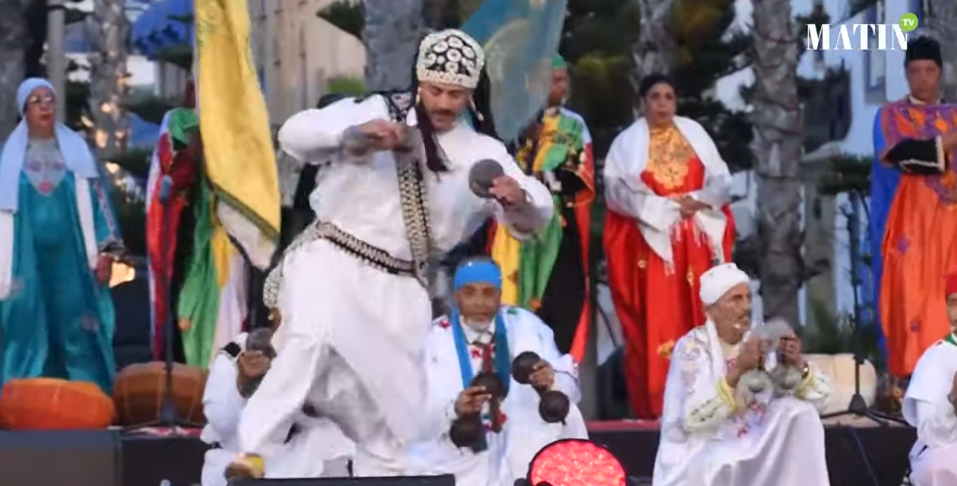 Des maâlems gnaoua de tout le Maroc célèbrent leur musique à Essaouira