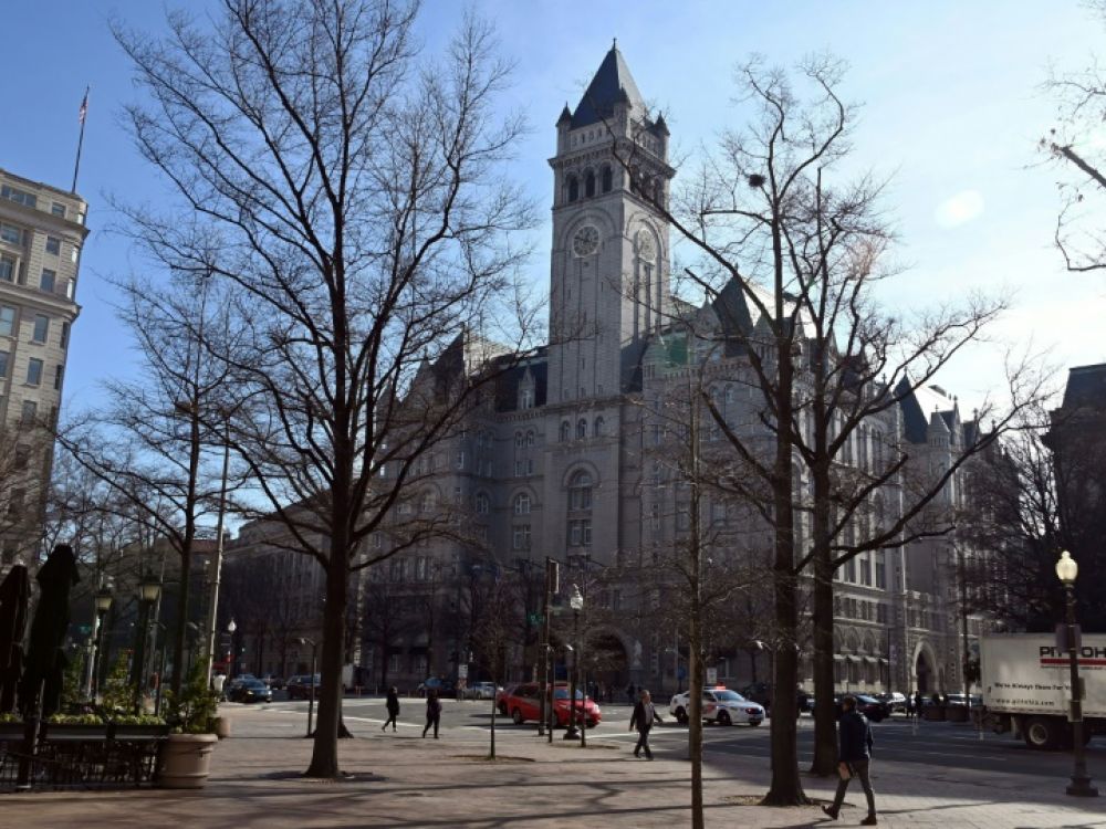 Trump cède son hôtel de Washington et une forme d'influence