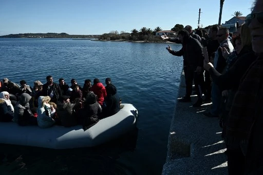 Une famille syrienne débarquée sur une plage corse libérée par un juge