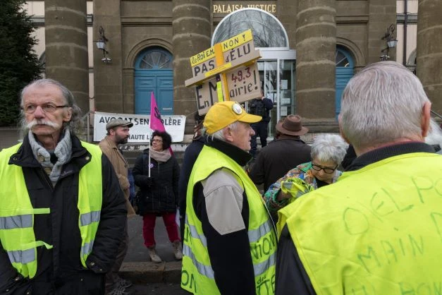 Les Gilets jaunes soufflent leur troisième bougie dans la discrétion