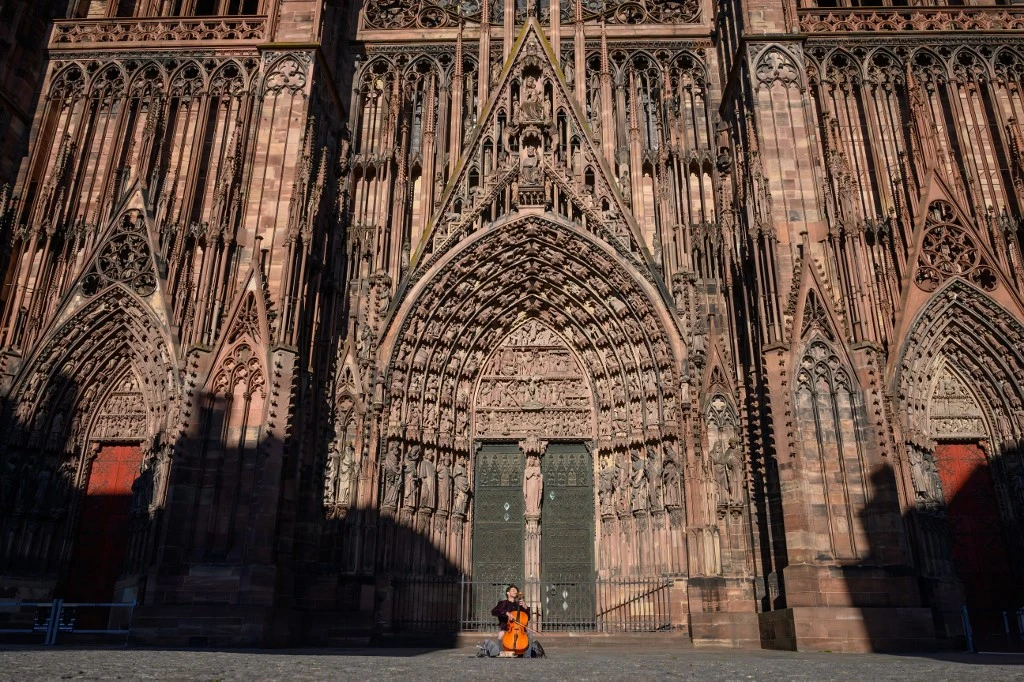 Strasbourg: un homme s'immole par le feu devant la cathédrale