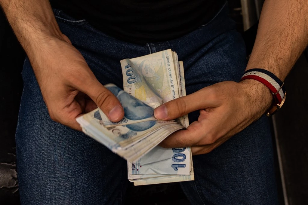 Turquie : la livre s’enfonce davantage en zone de turbulences