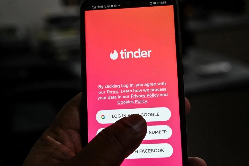 Tinder s'offre une cure de jouvence avec une nouvelle série vidéo