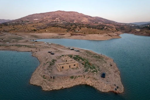 Au Kurdistan irakien, un village englouti refait surface à cause de la sécheresse